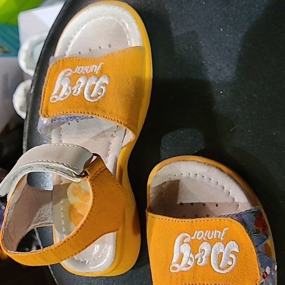 Dolce & Gabana kids sandals - Picture 3 of 5